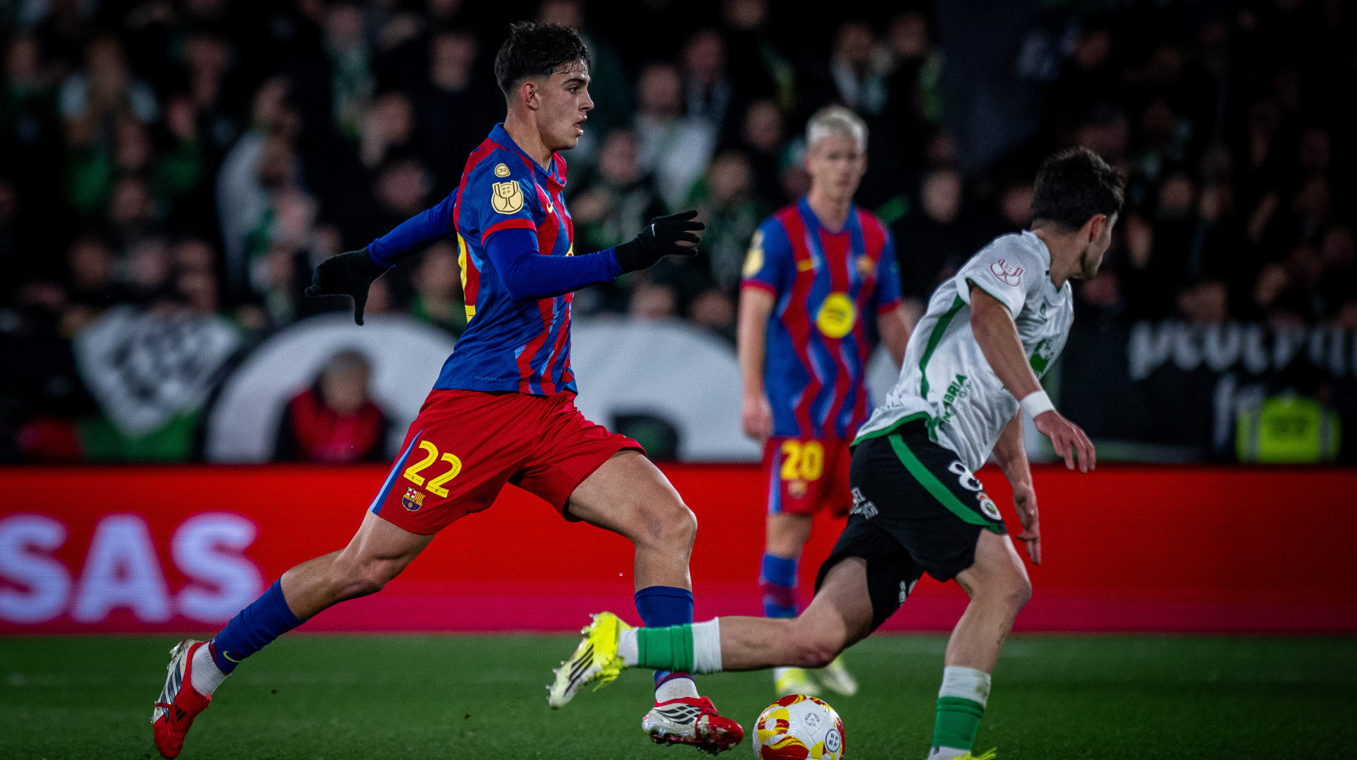 Барселона со скромным счетом переиграла Расинг, Валенсия одолела Бургос в 1/8 Кубка Испании