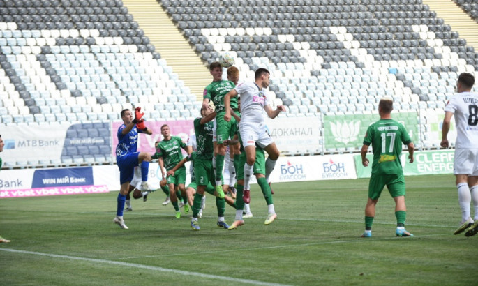 Чорноморець у матчі з трьома червоними переграв Оболонь у 3 турі УПЛ