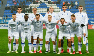 Гравці Динамо (U-19) весело відсвяткували перемогу над Барселоною