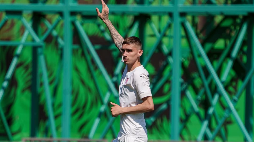 Заря продлила контракт с полузащитником