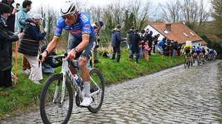 Ван дер Пул виграв відкриття фламандського сезону. Підсумки тижня у велоспорті