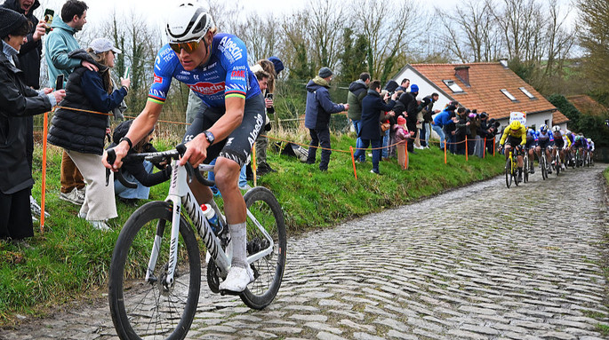 Ван дер Пул виграв відкриття фламандського сезону. Підсумки тижня у велоспорті