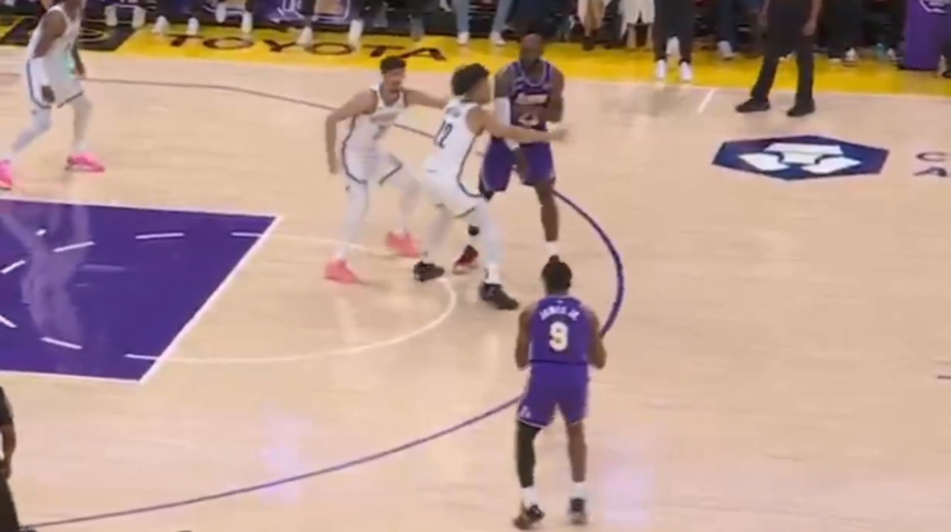 Леброн і Бронні Джеймс оформили перший результативний пас батька на сина в історії НБА