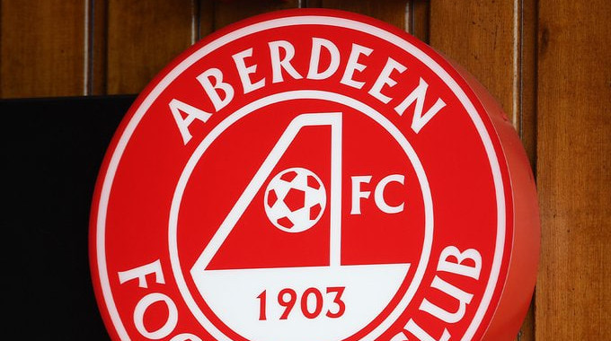 Фанаты шотландского клуба разбили голову футболисту своего клуба