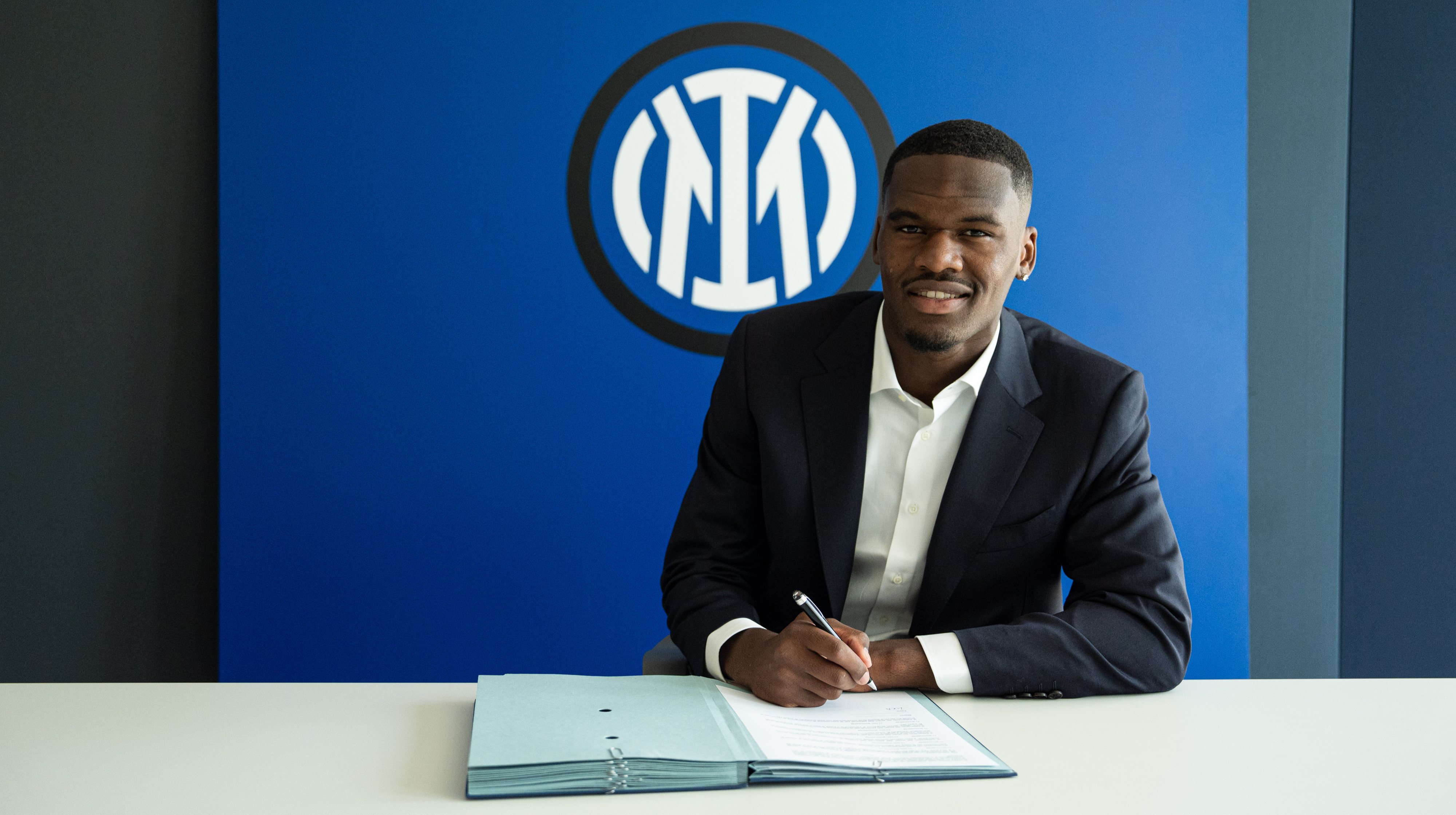 Інтер оголосив про підписання форварда Парми