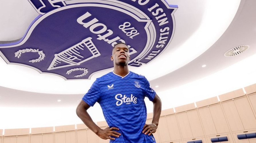 Евертон підсилився нападником Вільярреала