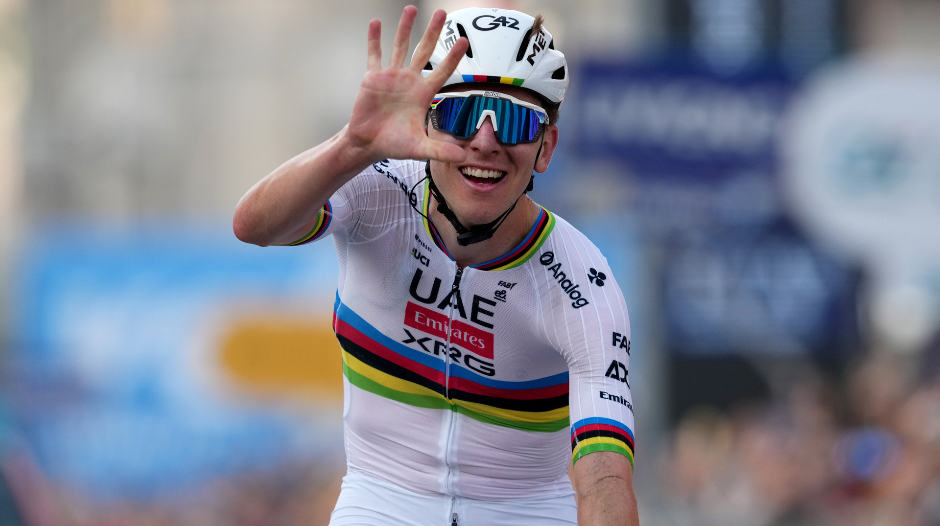 Погачар завершив сезон історичною перемогою на Ломбардії. Підсумки тижня