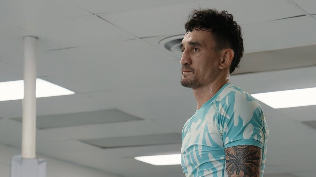 Голловей проведе захист титулу BMF проти Олівейри