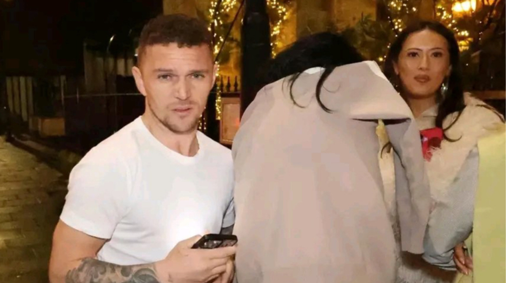 Футболіста збірної Англії після розлучення помітили на побаченні із зіркою фільмів для дорослих