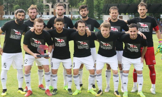Футболісти грузинських клубів вийшли на матчі в антиросійських футболках