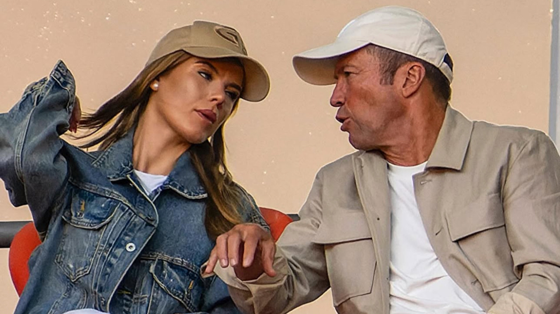 Легенда Баварії засвітився на трибунах футбольного матчу із молодою коханою