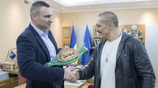 У кожного чемпіона свій час: Кличко висловився про можливий бій з Усиком