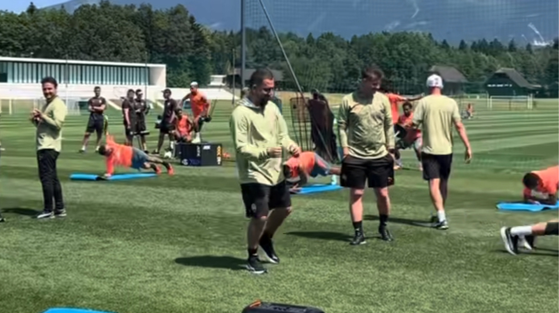 Нові правила від Турана: наставник Шахтаря привніс турецьку культуру у тренування команди