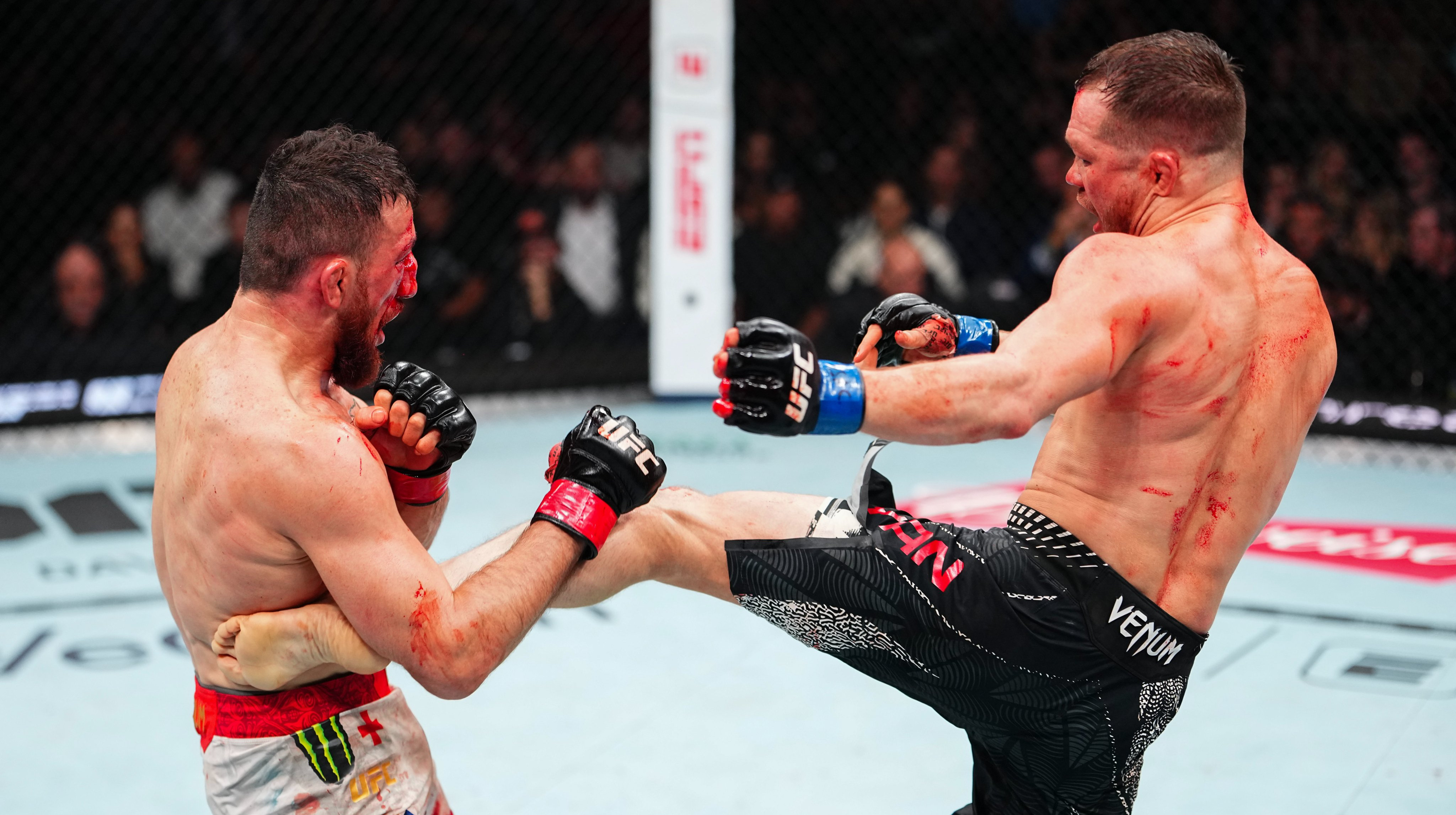 Двалішвілі втратив чемпіонський титул UFC в поєдинку з Яном