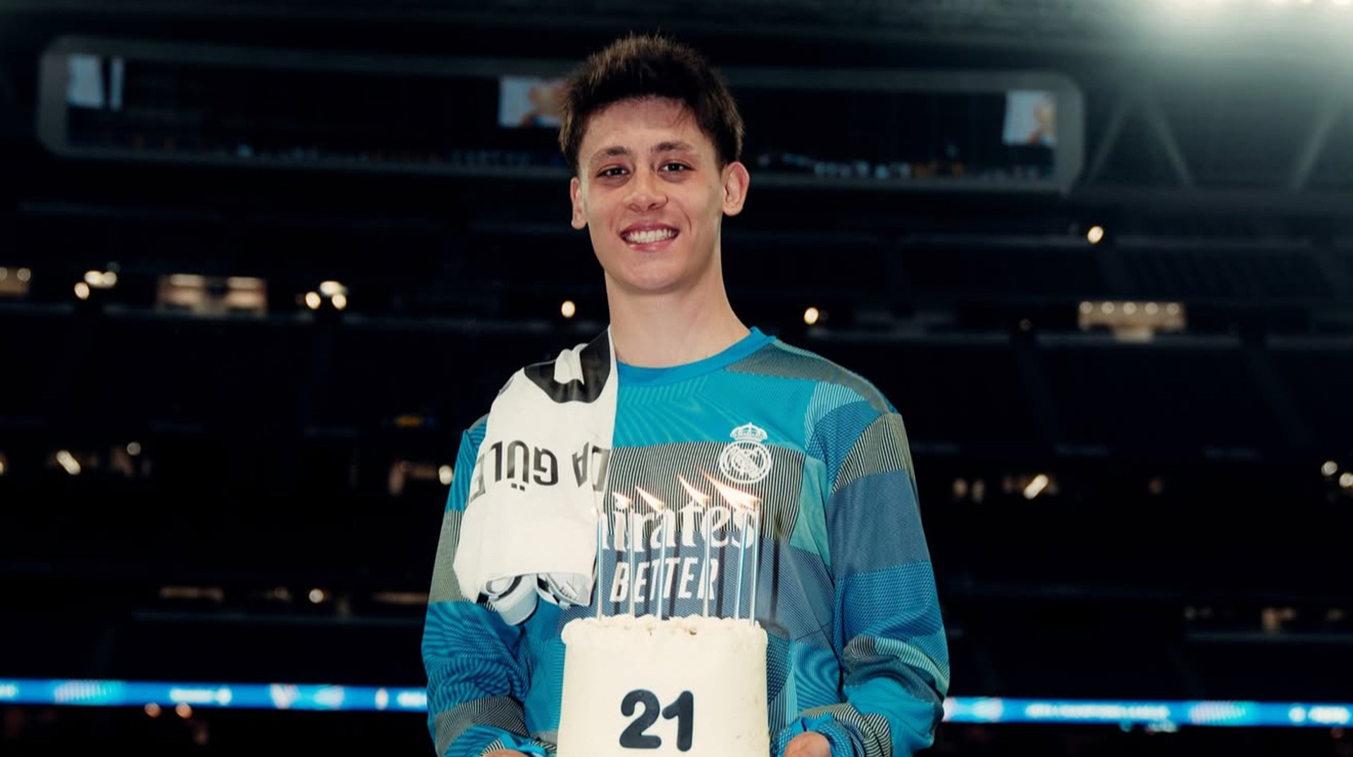 Подловил вратаря: звезда Реала забил гол в матче Ла Лиги со своей половины поля