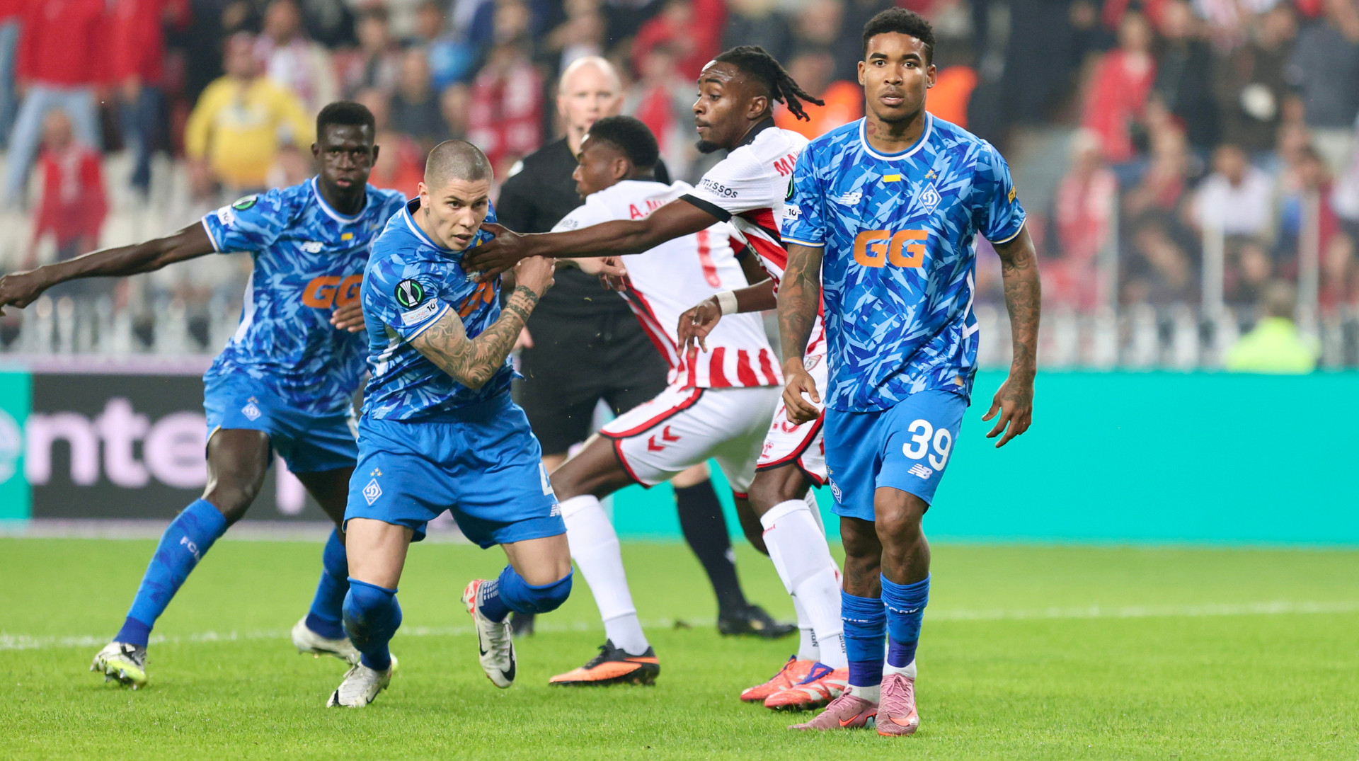 Шахтёр проиграл в домашнем матче Легии, Динамо нужны перемены: итоги еврокубкового дня Украины