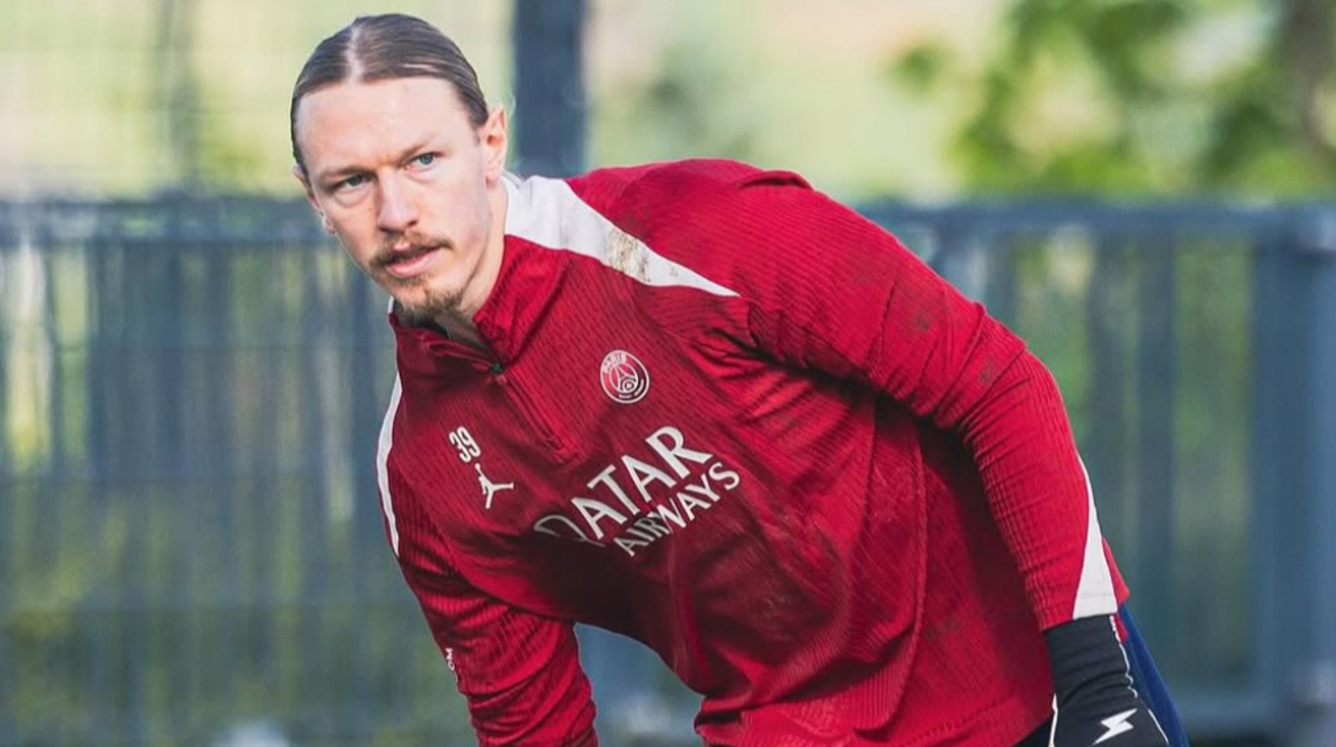 З валізами на вихід: українські фанати атакували Instagram Сафонова через трансфер Забарного в ПСЖ