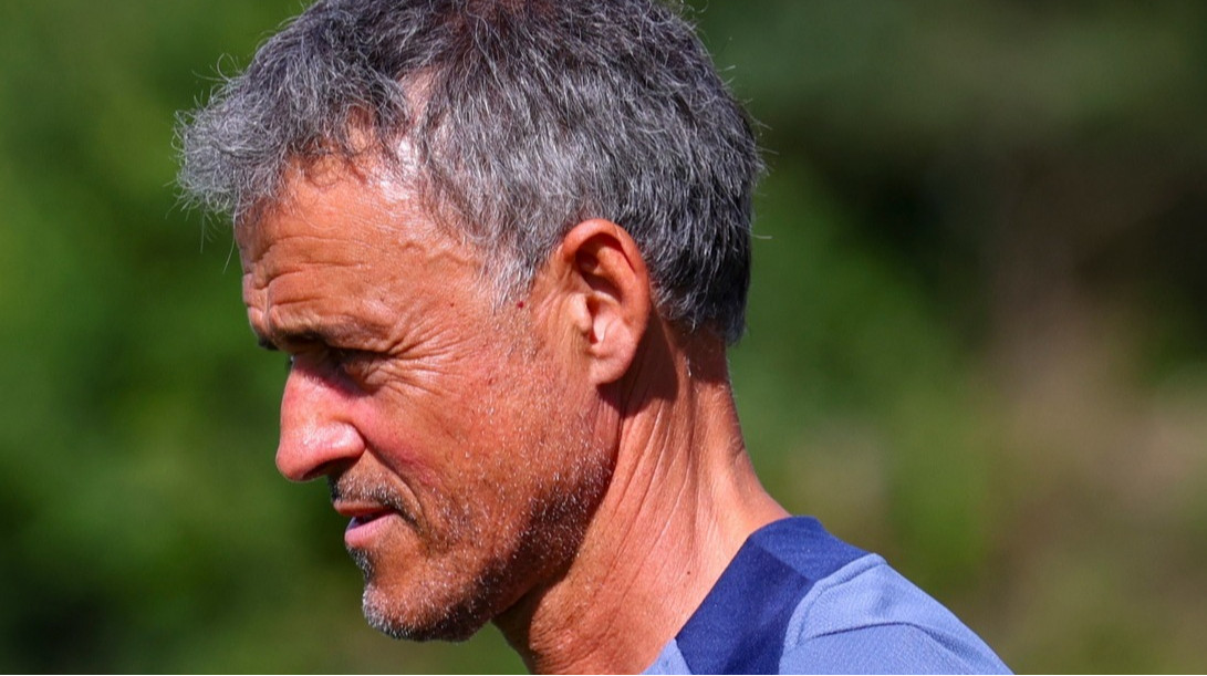 Тренер ПСЖ сломал ключицу, упав с велосипеда