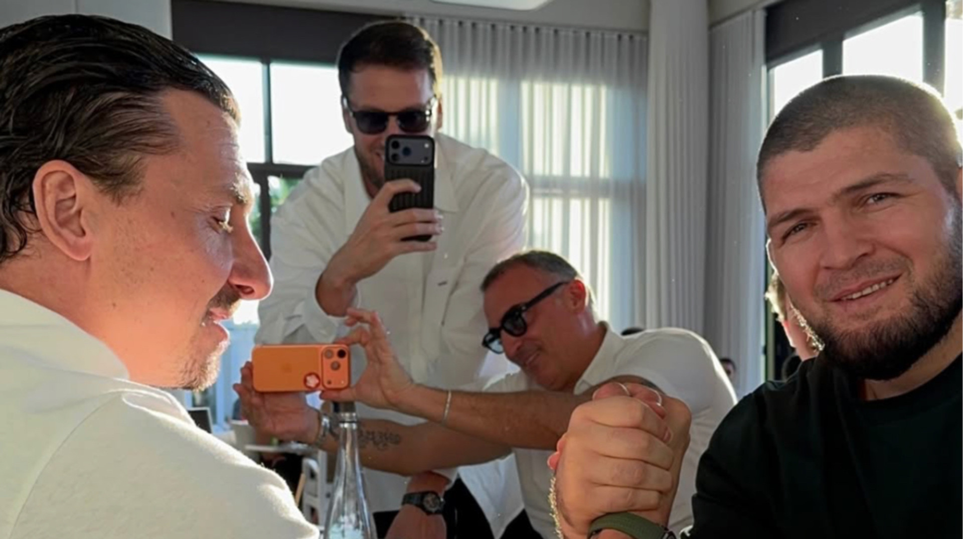 Ибрагимович подружился с россиянами: легендарный швед отдохнул в компании Хабиба