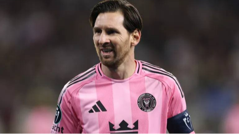 Лапорта готов установить статую Месси на Камп Ноу