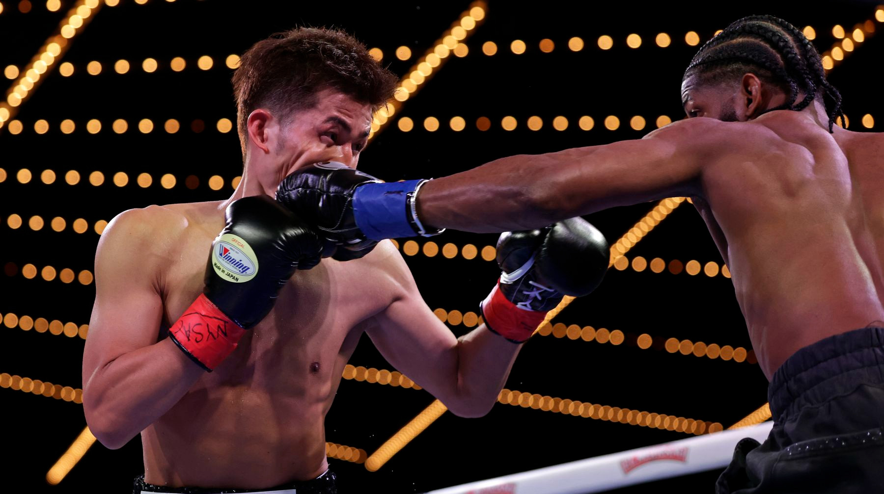 Рефері зупинив бій: олімпійський чемпіон Токіо Крус познущався над японцем Мішіро