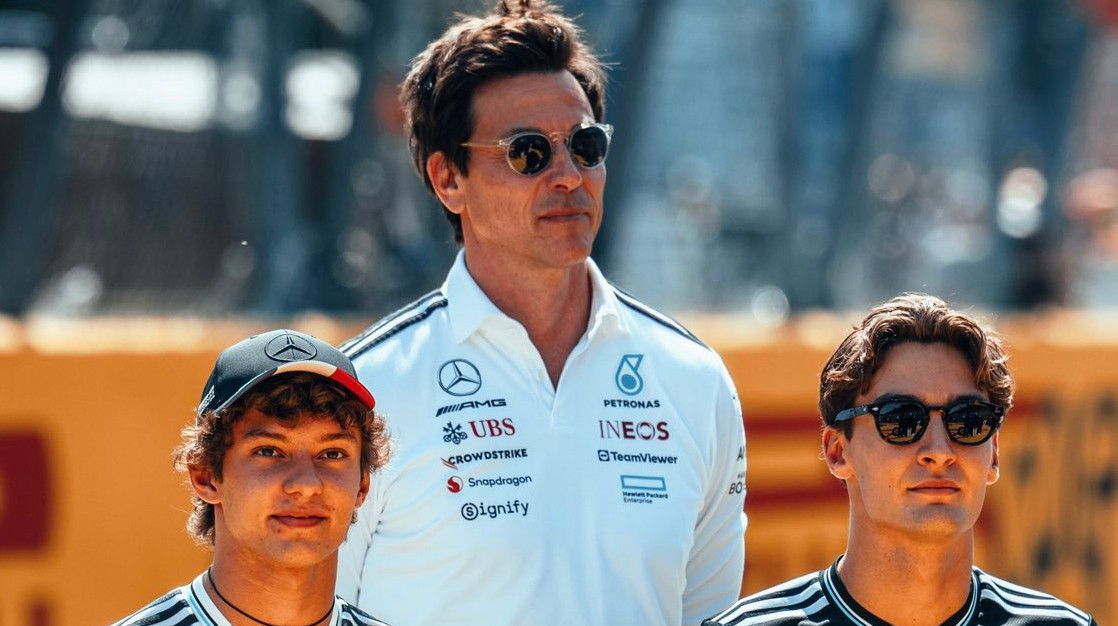 Антонеллі, Вольфф та Расселл