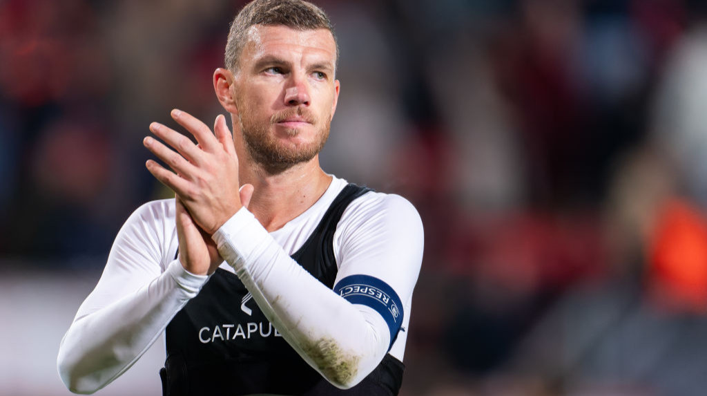 Шальке объявил об аренде звездного боснийского нападающего