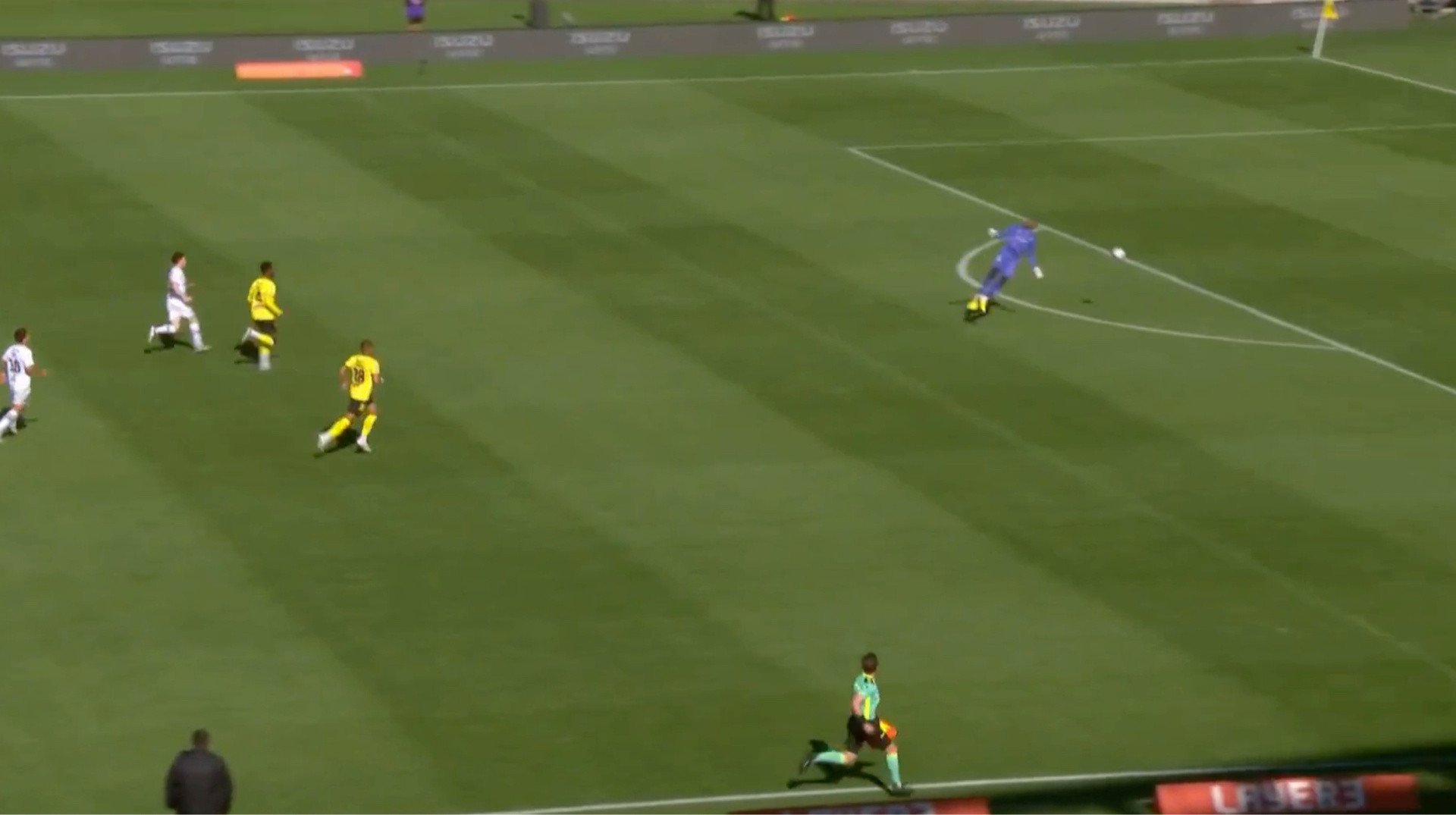 Хотел сыграть в стиле Нойера: в чемпионате Новой Зеландии голкипер отметился бешеным автоголом