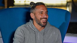 Колишня зірка клубу АПЛ, який поборов рак, влаштував концерт із гітарою у центрі Ньюкасла