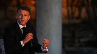 Президент Франції підтримав Мбаппе після образ від сенаторки Парагваю, у яких вона називала футболіста дикуном