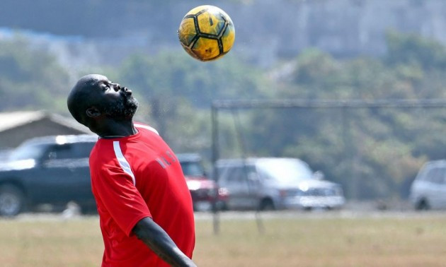 Президент Ліберії зіграв за збірну своєї країни у товариському матчі. ВІДЕО