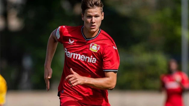 Батько Степанова: Всі чутки про натуралізацію були неправдою