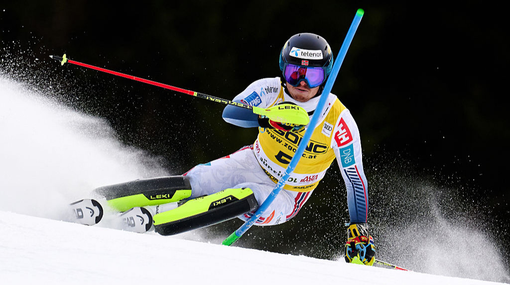 Горные лыжи. Макграт одержал первую победу в сезоне