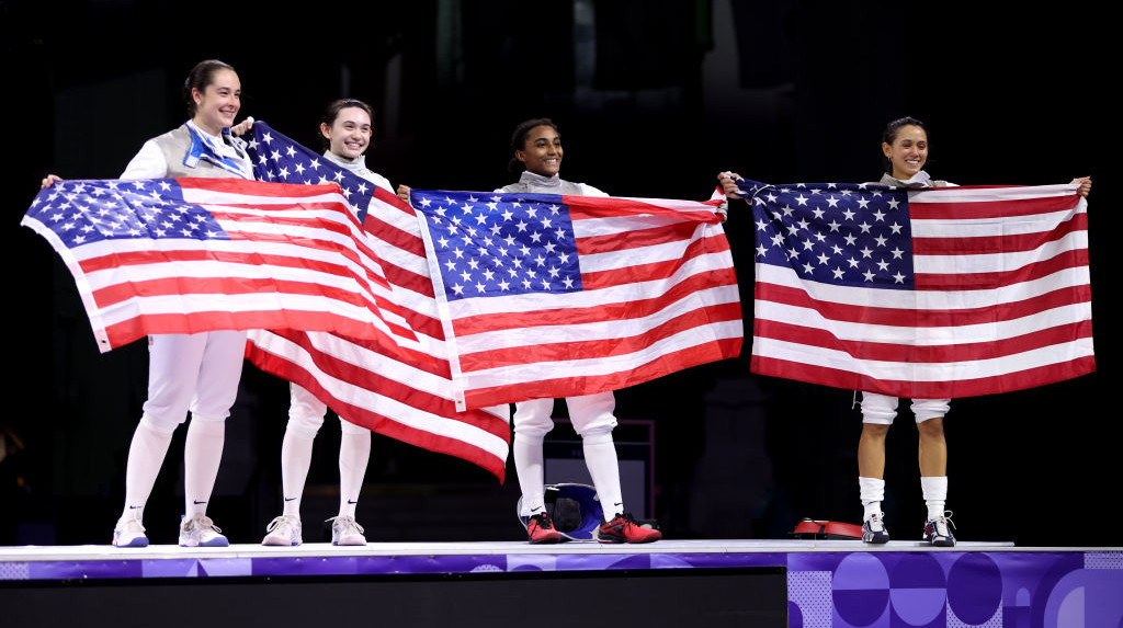 Збірна США виграла золото Олімпіади-2024 в командній жіночій рапірі