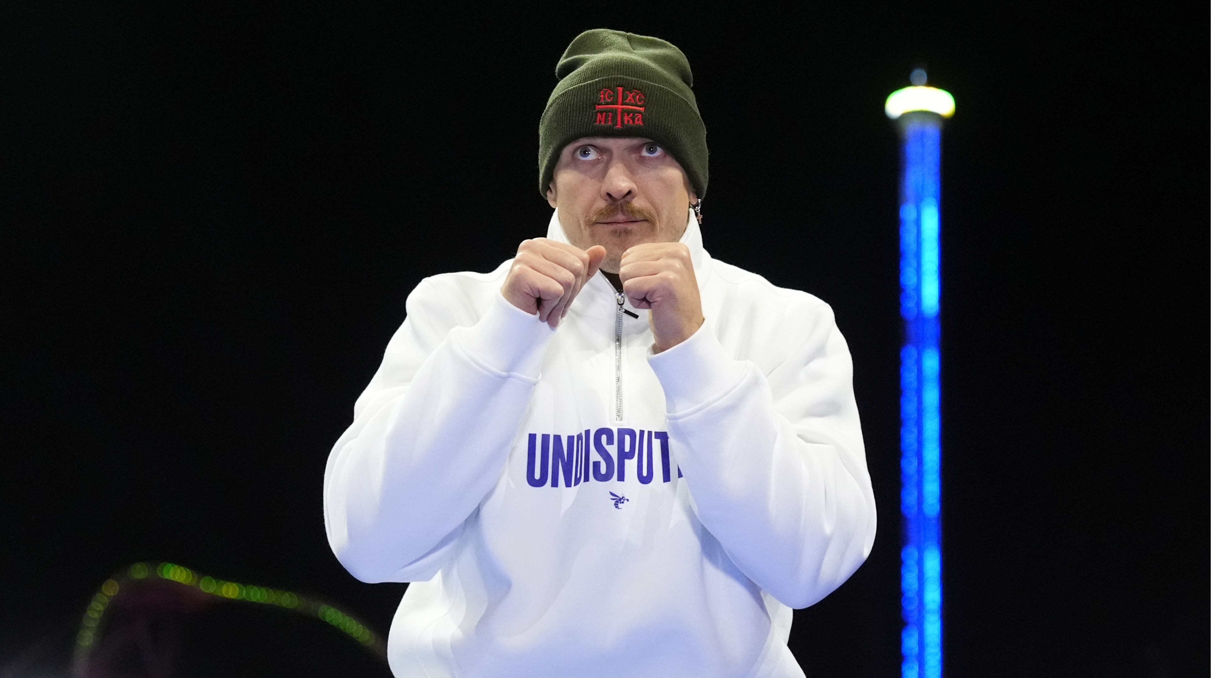 Стало известно, когда WBO примет решение об отсрочке переговоров о бое Усика и Паркера