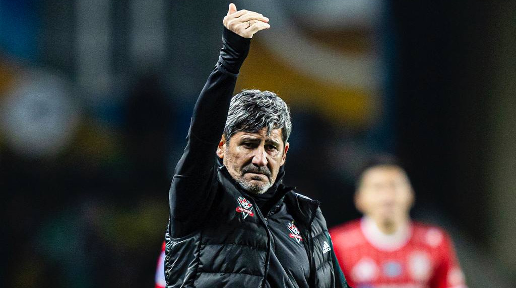 Закордонний клуб, який ганьбиться матчами проти російських команд, звільнив головного тренера