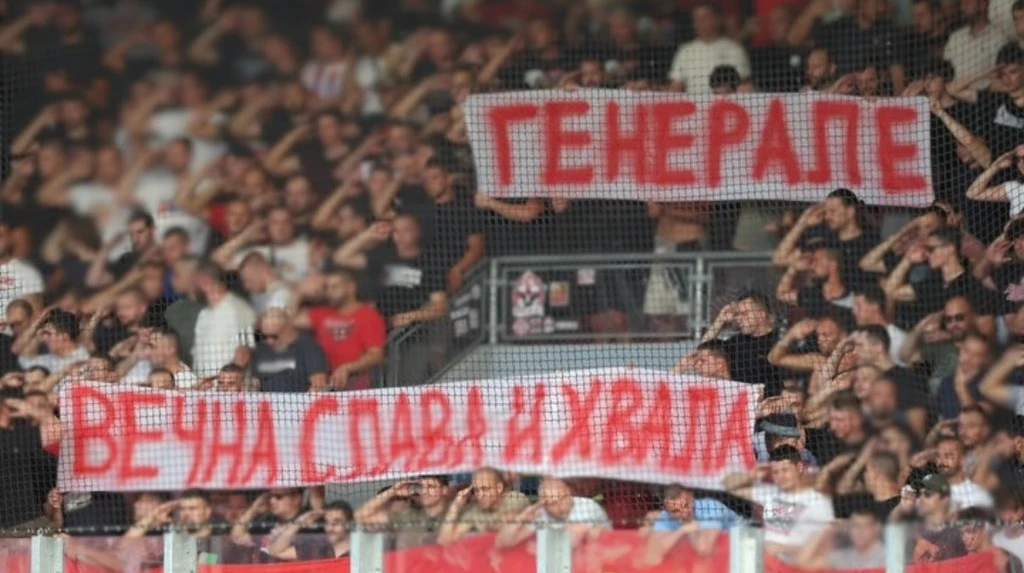 Генерале, вічна пам'ять і хвала: фанати Црвени Звезди вивісили банер на честь воєнного злочинця Младича