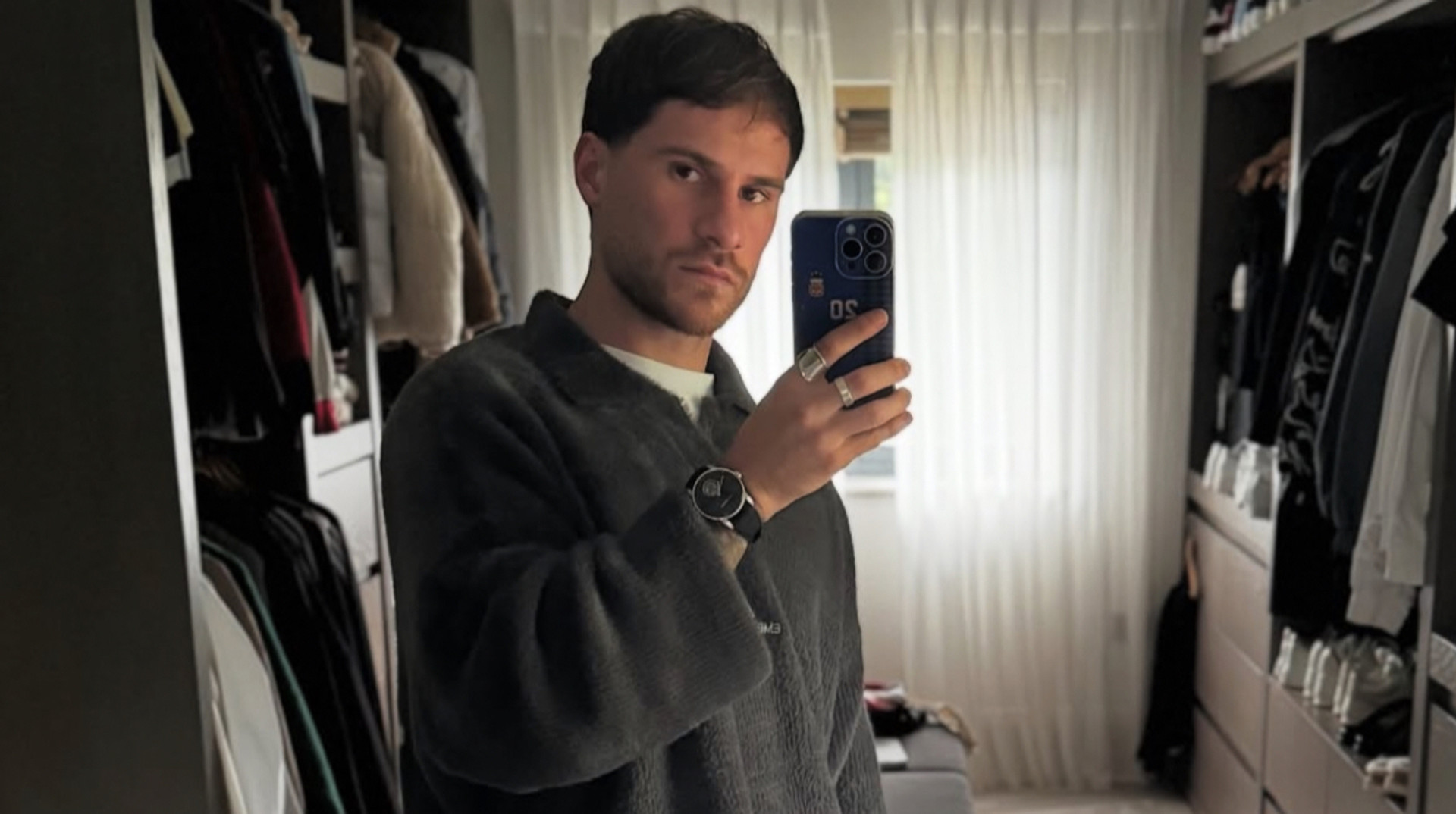 Колишня дівчина футболіста Ліверпуля вимагає мільйони доларів за зраду з подругою