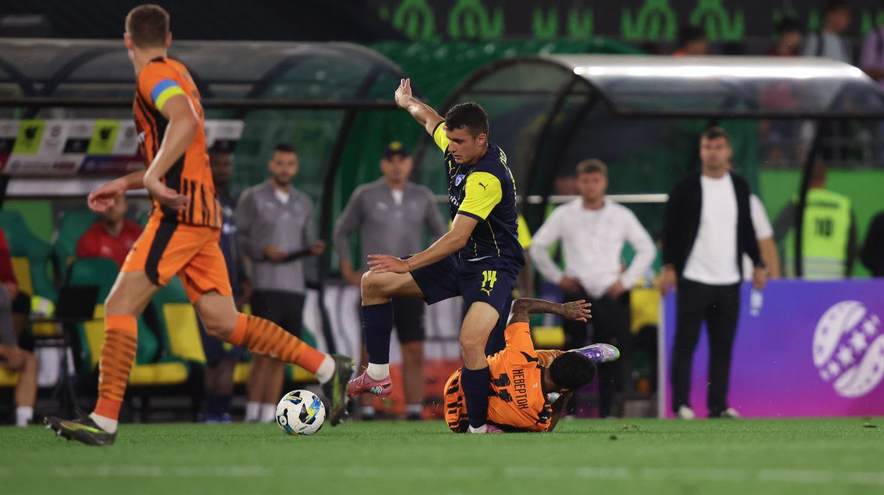 Операция в Германии и длительное восстановление: в Металлисте 1925 рассказали о травме Гаджиева