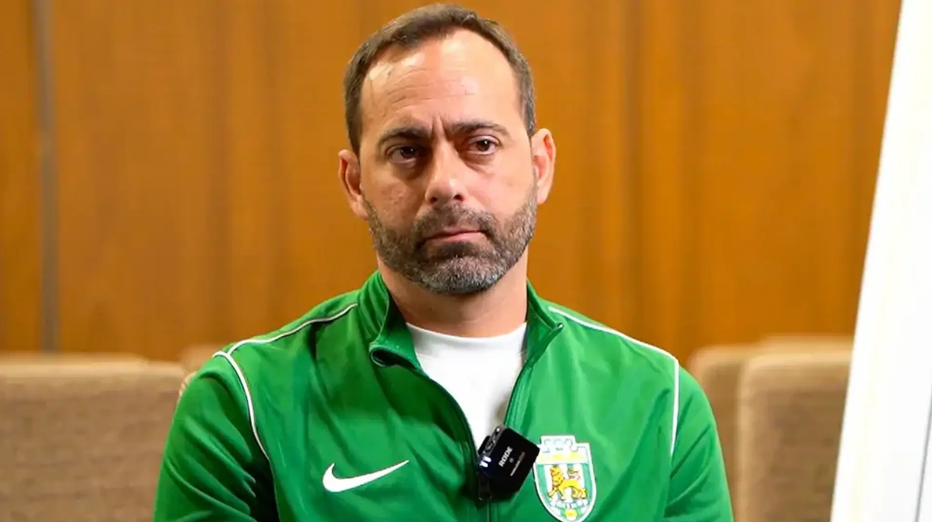 Дуже врівноважений: футболіст Карпат назвав особливість іспанського тренера левів