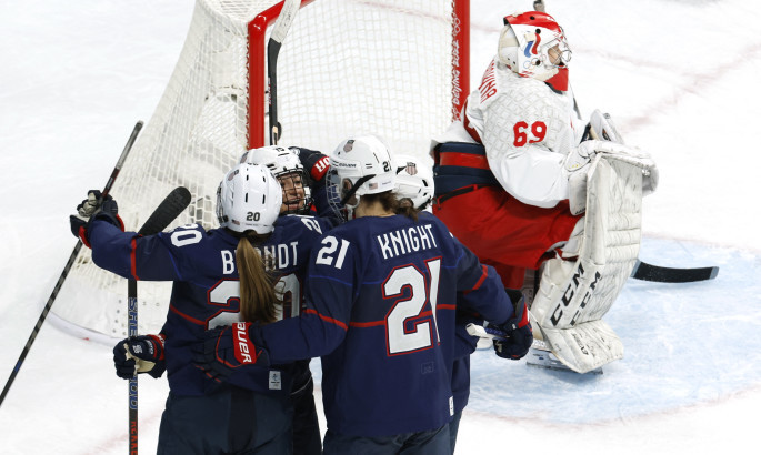 Жіноча збірна США впевнено вийшла до півфіналу хокейного турніру