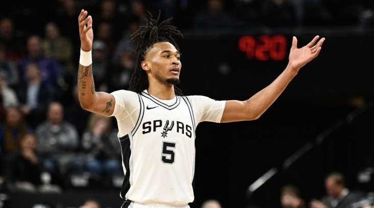 Защитник Сан-Антонио получил повреждение и пропустит больше недели