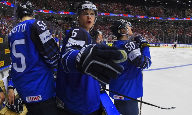 Гравці збірної Фінляндії зламали кубок під час святкування чемпіонства