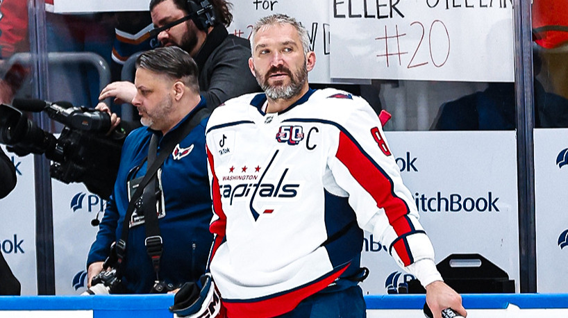 Валіза, вокзал, Росія: адміністрація Байдена могла вигнати Овечкіна та всіх російських хокеїстів зі США