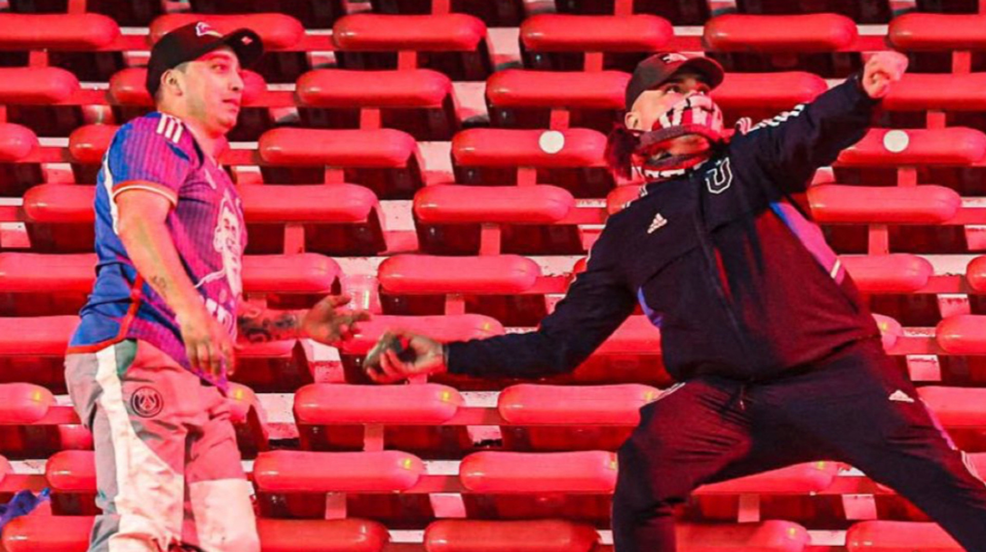 Кривавий хаос у Південній Америці: фанати з Чилі зірвали півфінал Кубка Судамерикана