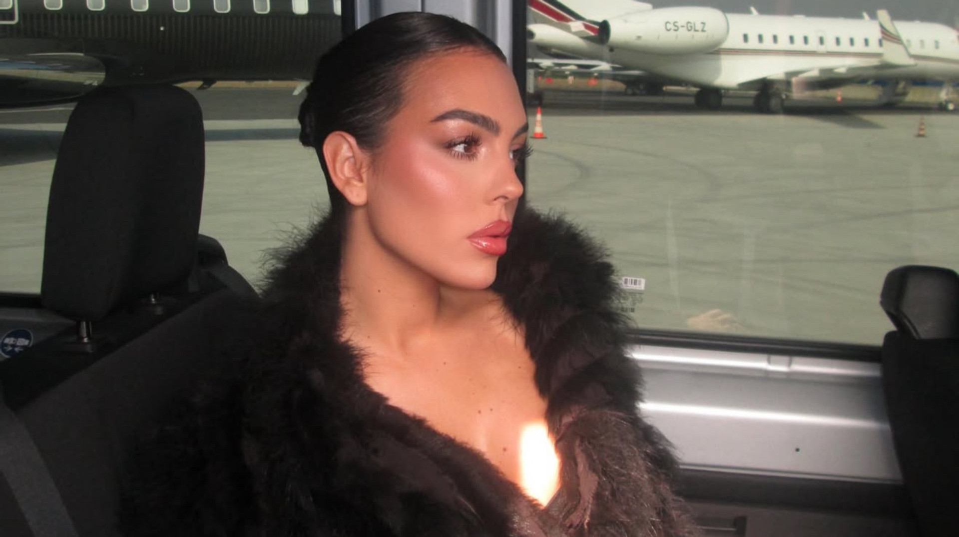 Надто гаряче: наречена Роналду поділилася оголеним фото з літака