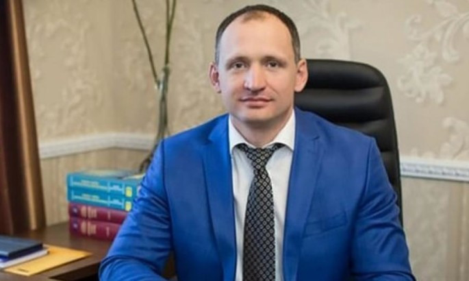 Заступник офісу президента допоміг куму путіна виїхати з України