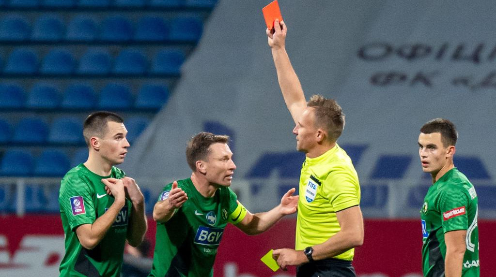 77 жовтих карток за сезон: названо найбільш недисципліновану команду УПЛ