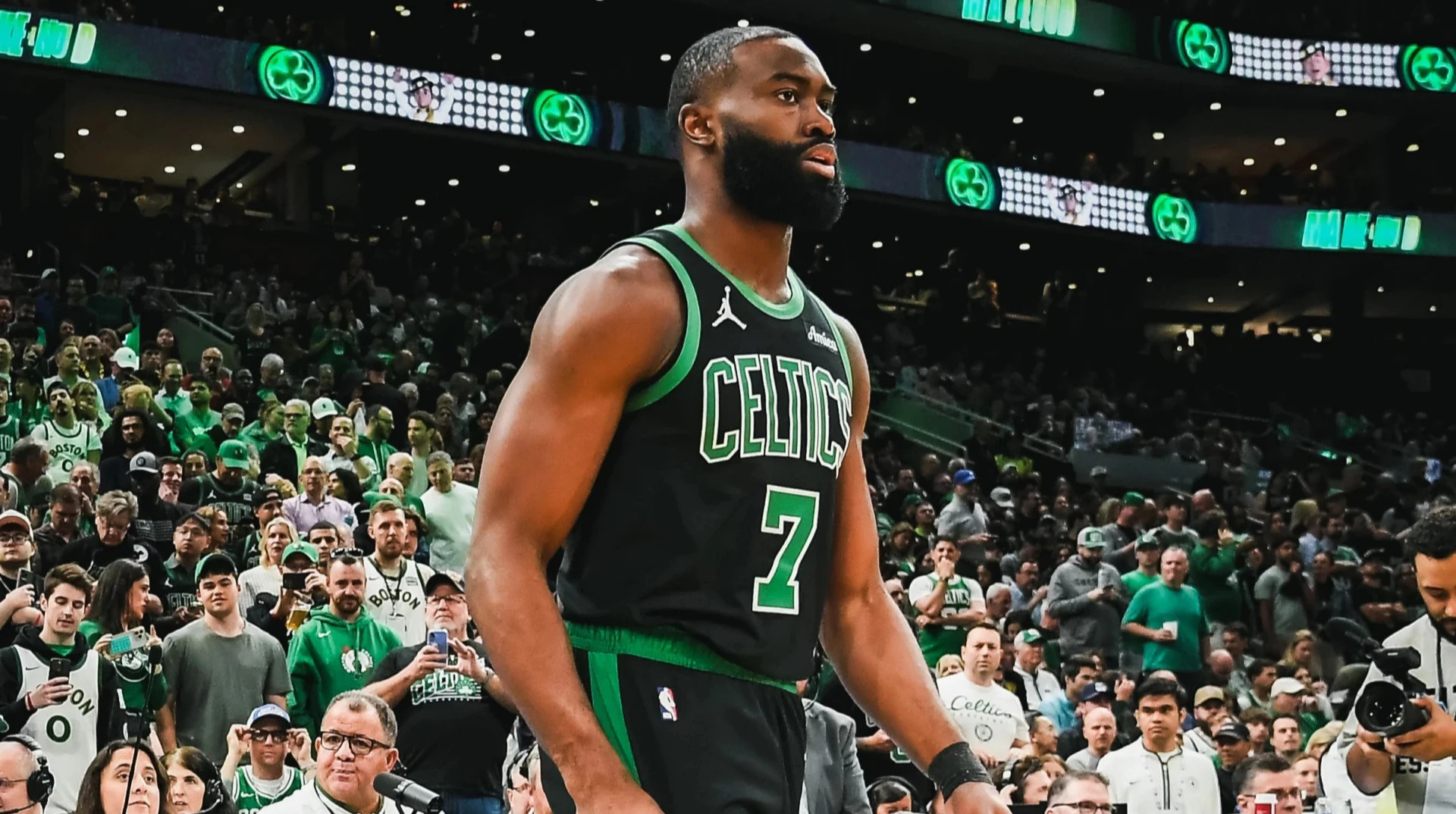 НБА оштрафувала зірку Бостон Селтікс за критику суддівства
