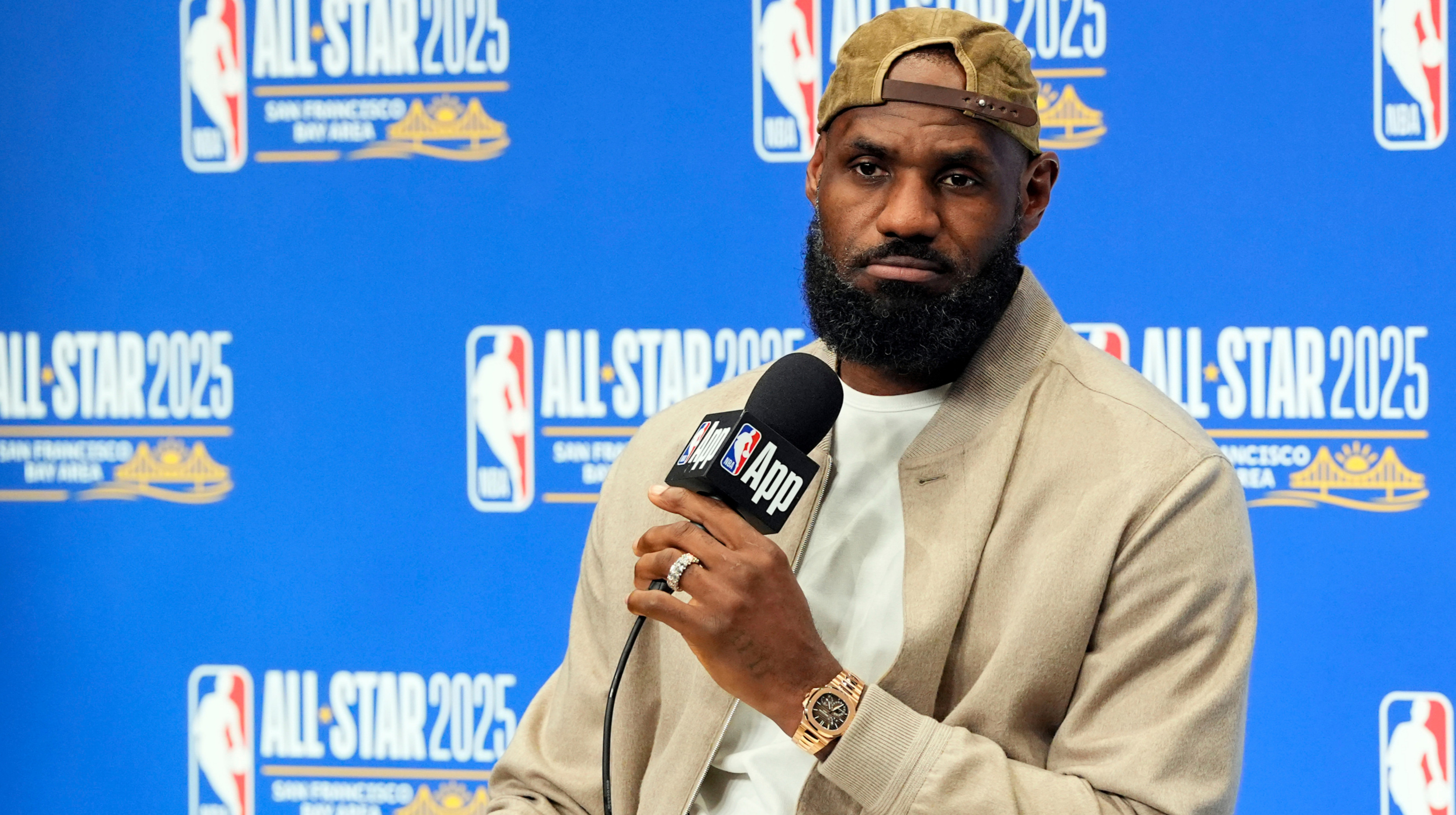 ЛеБрон Джеймс